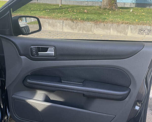 Серый Форд Фокус, объемом двигателя 1.75 л и пробегом 370 тыс. км за 5500 $, фото 9 на Automoto.ua