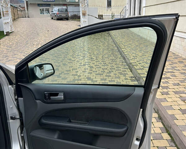 Сірий Форд Фокус, об'ємом двигуна 1.6 л та пробігом 268 тис. км за 4300 $, фото 11 на Automoto.ua