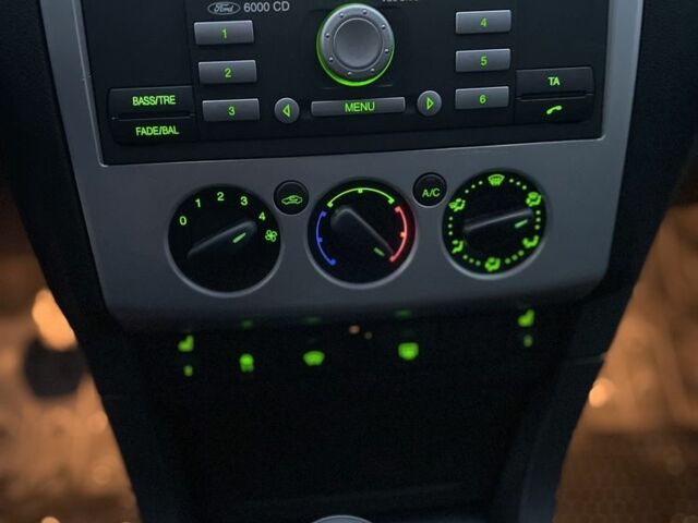 Серый Форд Фокус, объемом двигателя 1.6 л и пробегом 304 тыс. км за 4500 $, фото 11 на Automoto.ua