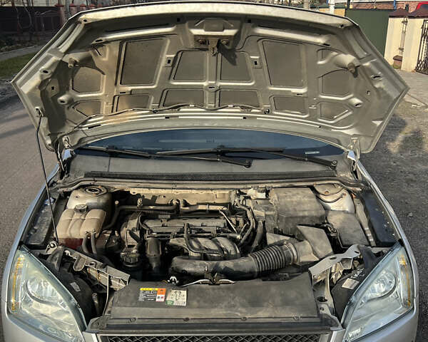 Серый Форд Фокус, объемом двигателя 1.6 л и пробегом 206 тыс. км за 3900 $, фото 52 на Automoto.ua