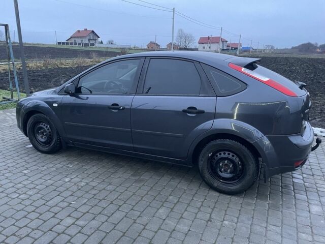 Серый Форд Фокус, объемом двигателя 1.6 л и пробегом 304 тыс. км за 4500 $, фото 3 на Automoto.ua