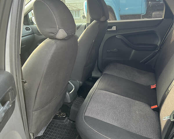 Серый Форд Фокус, объемом двигателя 1.6 л и пробегом 206 тыс. км за 3900 $, фото 38 на Automoto.ua