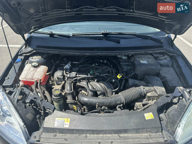 Серый Форд Фокус, объемом двигателя 1.6 л и пробегом 190 тыс. км за 4999 $, фото 1 на Automoto.ua