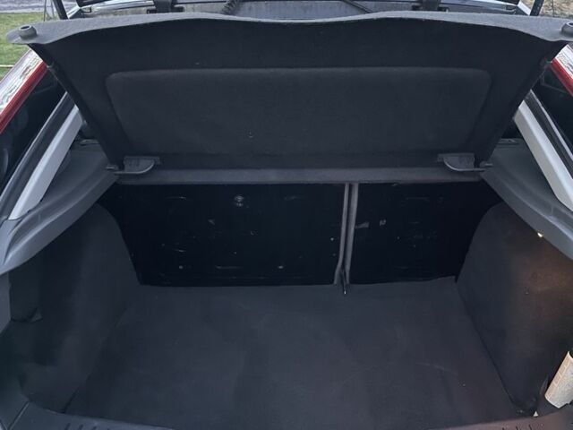 Серый Форд Фокус, объемом двигателя 1.6 л и пробегом 304 тыс. км за 4500 $, фото 5 на Automoto.ua