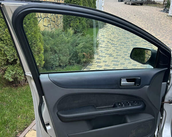 Сірий Форд Фокус, об'ємом двигуна 1.6 л та пробігом 268 тис. км за 4300 $, фото 9 на Automoto.ua