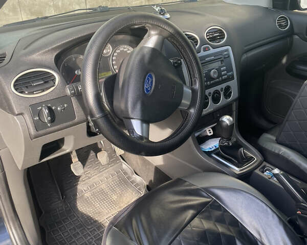 Серый Форд Фокус, объемом двигателя 1.75 л и пробегом 370 тыс. км за 5500 $, фото 7 на Automoto.ua