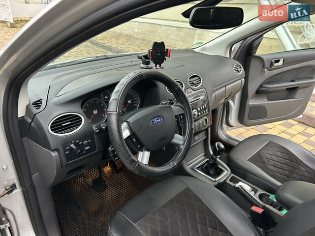 Сірий Форд Фокус, об'ємом двигуна 1.6 л та пробігом 268 тис. км за 4300 $, фото 6 на Automoto.ua