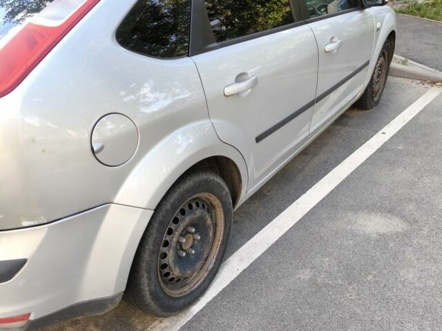 Серый Форд Фокус, объемом двигателя 1.8 л и пробегом 320 тыс. км за 3400 $, фото 4 на Automoto.ua