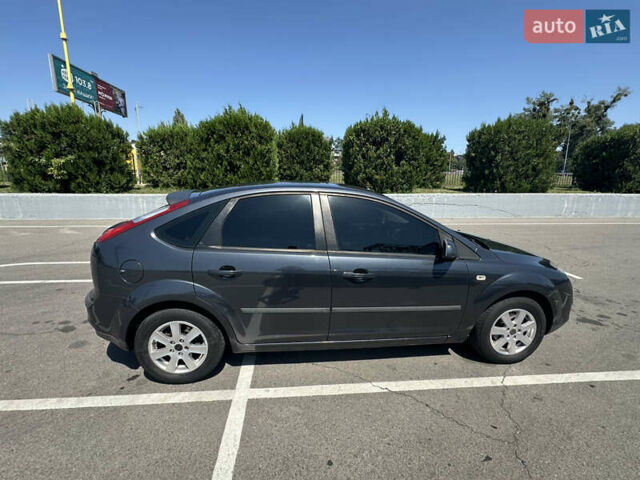 Серый Форд Фокус, объемом двигателя 1.6 л и пробегом 190 тыс. км за 4999 $, фото 6 на Automoto.ua