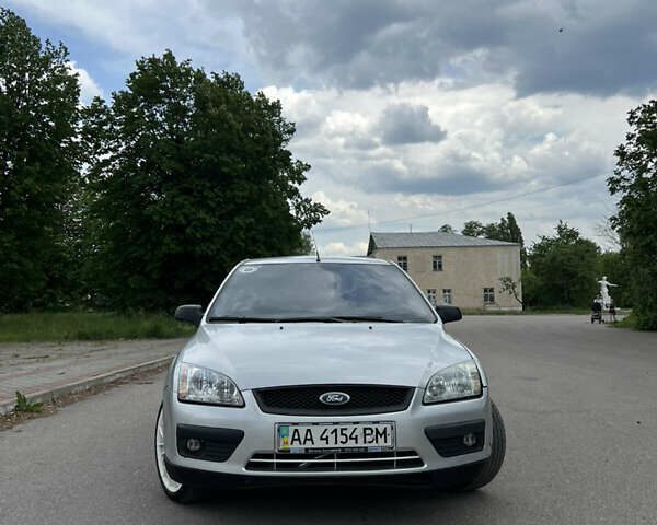 Серый Форд Фокус, объемом двигателя 1.6 л и пробегом 252 тыс. км за 3300 $, фото 1 на Automoto.ua
