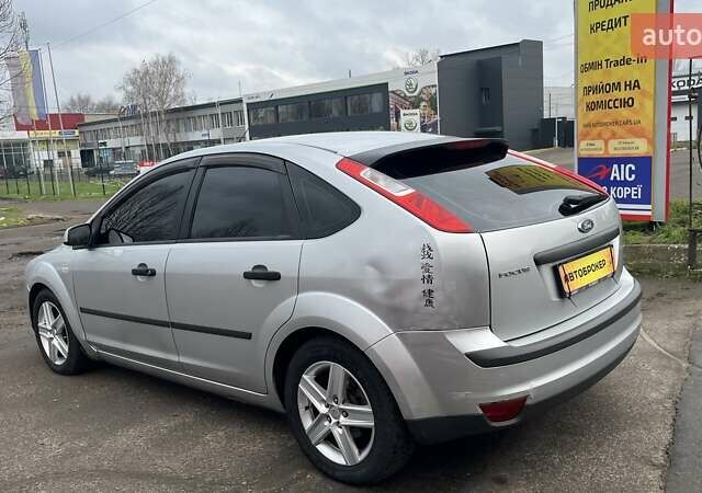Сірий Форд Фокус, об'ємом двигуна 1.6 л та пробігом 303 тис. км за 4500 $, фото 5 на Automoto.ua