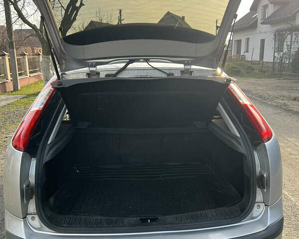 Серый Форд Фокус, объемом двигателя 1.6 л и пробегом 206 тыс. км за 3900 $, фото 45 на Automoto.ua