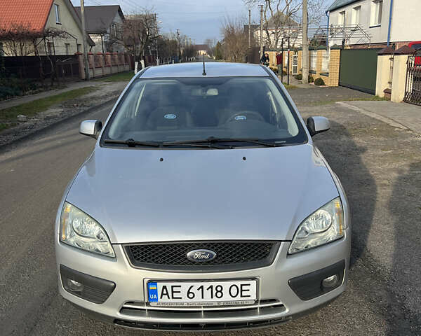 Серый Форд Фокус, объемом двигателя 1.6 л и пробегом 206 тыс. км за 3900 $, фото 4 на Automoto.ua