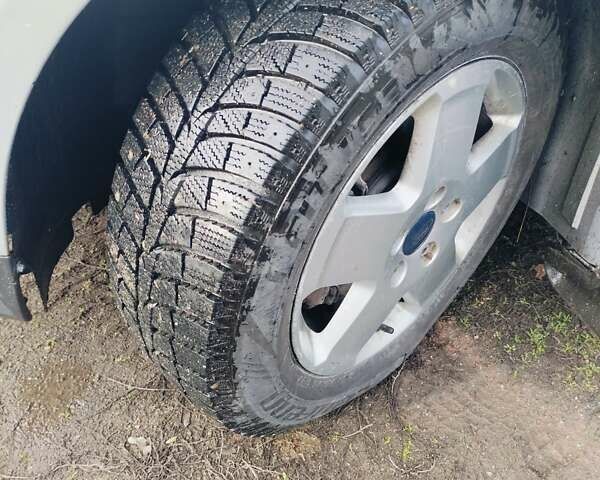 Серый Форд Фокус, объемом двигателя 1.6 л и пробегом 235 тыс. км за 3955 $, фото 3 на Automoto.ua