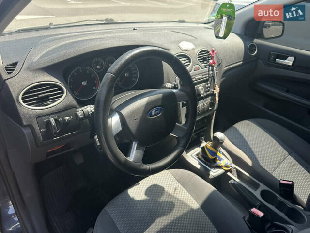 Серый Форд Фокус, объемом двигателя 1.6 л и пробегом 190 тыс. км за 4999 $, фото 3 на Automoto.ua