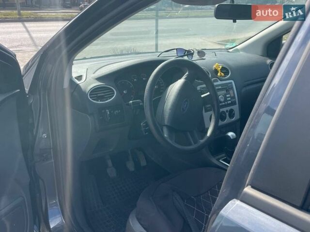 Серый Форд Фокус, объемом двигателя 1.6 л и пробегом 176 тыс. км за 4500 $, фото 7 на Automoto.ua