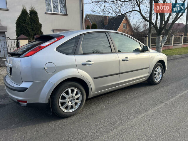 Серый Форд Фокус, объемом двигателя 1.6 л и пробегом 206 тыс. км за 3900 $, фото 23 на Automoto.ua