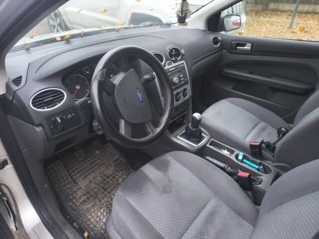 Сірий Форд Фокус, об'ємом двигуна 1.6 л та пробігом 210 тис. км за 1100 $, фото 4 на Automoto.ua