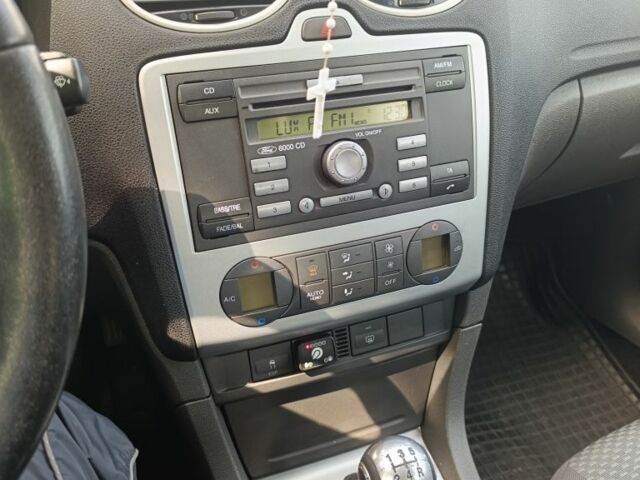 Серый Форд Фокус, объемом двигателя 1.8 л и пробегом 289 тыс. км за 4000 $, фото 7 на Automoto.ua