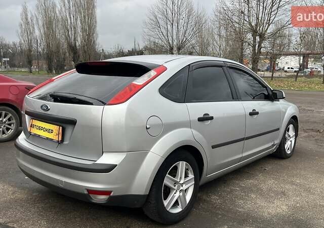 Сірий Форд Фокус, об'ємом двигуна 1.6 л та пробігом 303 тис. км за 4500 $, фото 6 на Automoto.ua