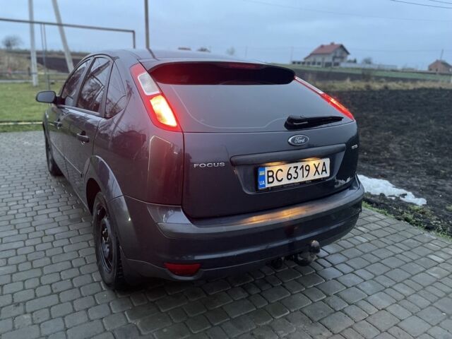 Серый Форд Фокус, объемом двигателя 1.6 л и пробегом 304 тыс. км за 4500 $, фото 7 на Automoto.ua