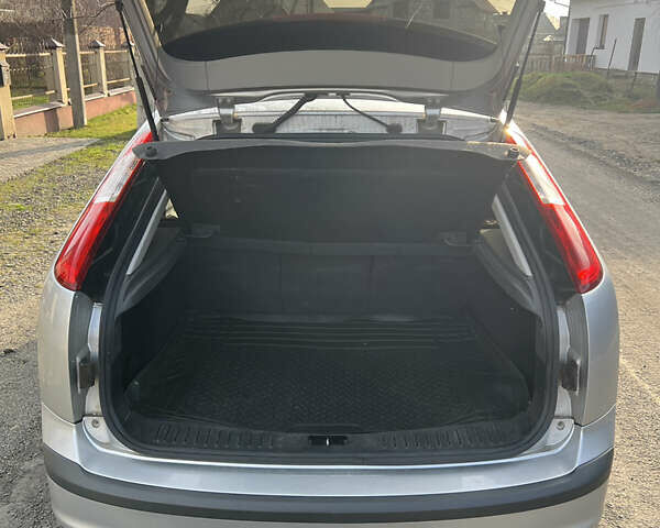 Серый Форд Фокус, объемом двигателя 1.6 л и пробегом 206 тыс. км за 3900 $, фото 49 на Automoto.ua