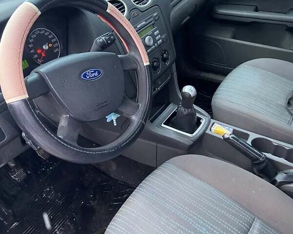 Серый Форд Фокус, объемом двигателя 1.8 л и пробегом 300 тыс. км за 4299 $, фото 6 на Automoto.ua