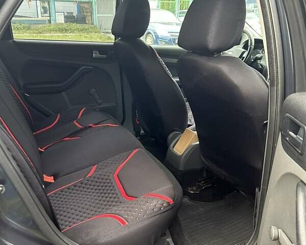 Серый Форд Фокус, объемом двигателя 1.6 л и пробегом 219 тыс. км за 3500 $, фото 6 на Automoto.ua