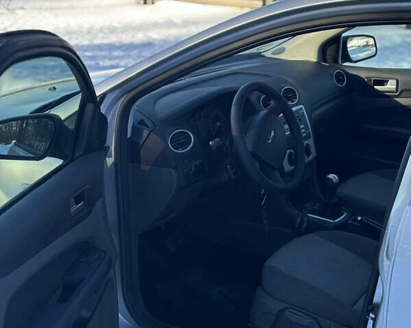 Сірий Форд Фокус, об'ємом двигуна 1.56 л та пробігом 194 тис. км за 4000 $, фото 7 на Automoto.ua