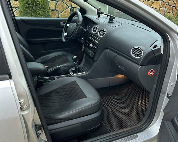 Сірий Форд Фокус, об'ємом двигуна 1.6 л та пробігом 268 тис. км за 4300 $, фото 12 на Automoto.ua