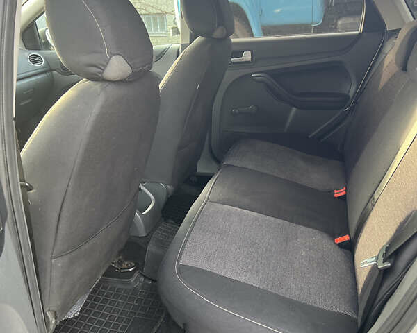 Серый Форд Фокус, объемом двигателя 1.6 л и пробегом 206 тыс. км за 3900 $, фото 37 на Automoto.ua