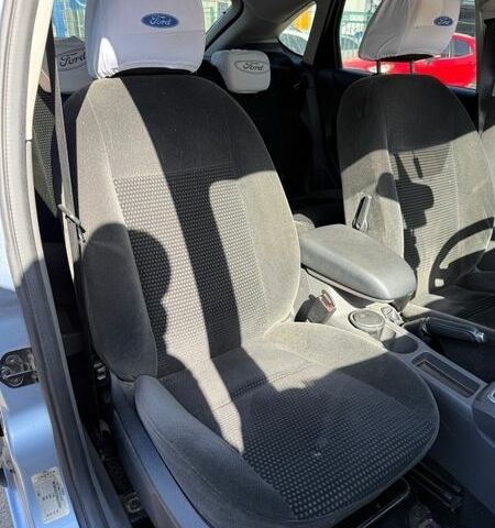 Серый Форд Фокус, объемом двигателя 1.6 л и пробегом 112 тыс. км за 6000 $, фото 36 на Automoto.ua