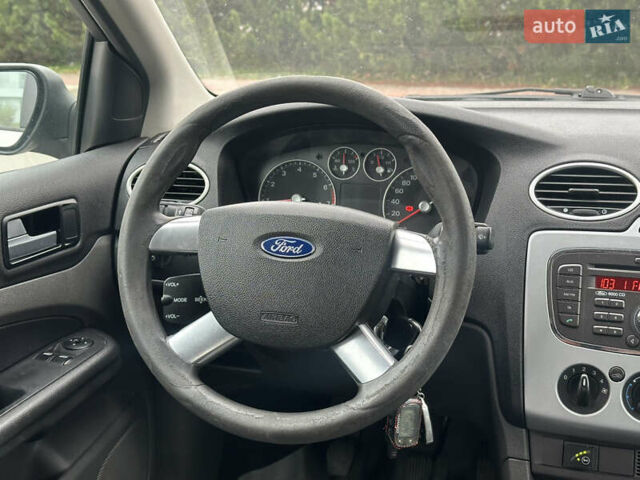 Серый Форд Фокус, объемом двигателя 1.6 л и пробегом 251 тыс. км за 4500 $, фото 28 на Automoto.ua