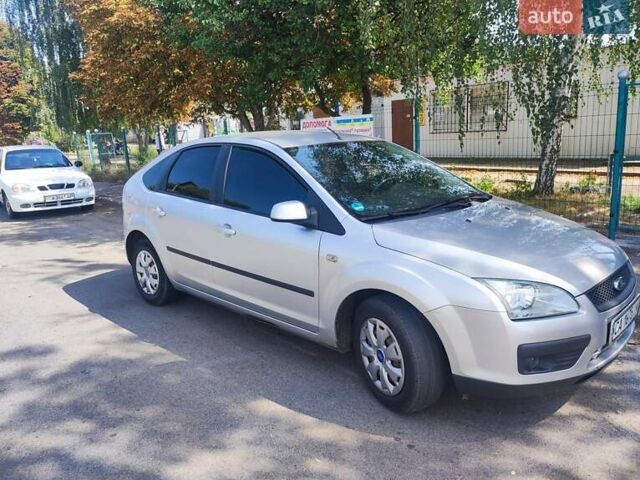 Серый Форд Фокус, объемом двигателя 1.6 л и пробегом 200 тыс. км за 5700 $, фото 2 на Automoto.ua