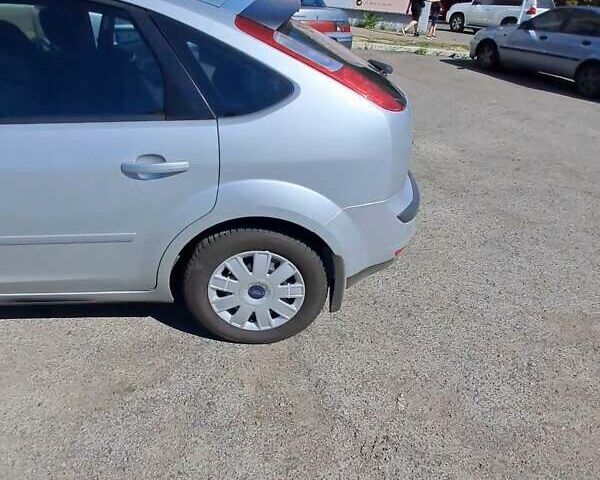 Форд Фокус 2007 в Смеле на Automoto.ua Серый Форд Фокус, объемом двигателя 1.6 л и пробегом 195 тыс. км за 5200 $, фото 1 на Automoto.ua