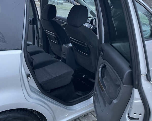 Серый Форд Фокус, объемом двигателя 1.75 л и пробегом 322 тыс. км за 4800 $, фото 17 на Automoto.ua