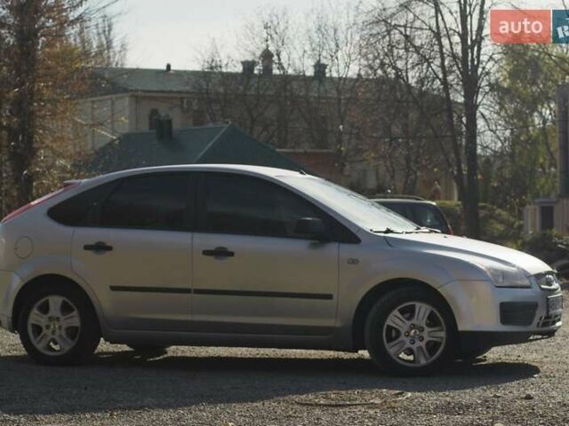 Сірий Форд Фокус, об'ємом двигуна 1.6 л та пробігом 272 тис. км за 4250 $, фото 2 на Automoto.ua