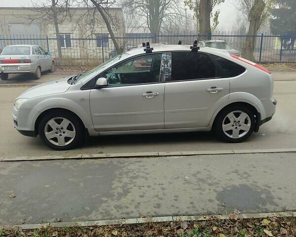 Серый Форд Фокус, объемом двигателя 1.6 л и пробегом 272 тыс. км за 5100 $, фото 4 на Automoto.ua