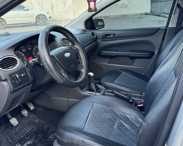 Серый Форд Фокус, объемом двигателя 1.6 л и пробегом 243 тыс. км за 4200 $, фото 14 на Automoto.ua