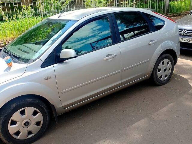 Серый Форд Фокус, объемом двигателя 1.6 л и пробегом 620 тыс. км за 3900 $, фото 2 на Automoto.ua