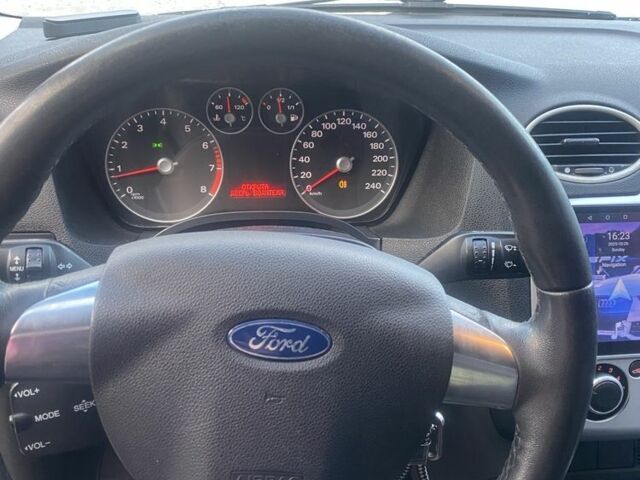 Сірий Форд Фокус, об'ємом двигуна 1.6 л та пробігом 370 тис. км за 4500 $, фото 2 на Automoto.ua