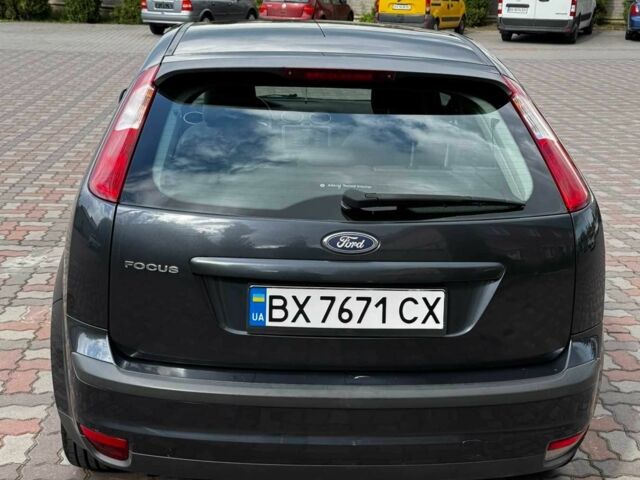 Серый Форд Фокус, объемом двигателя 1.6 л и пробегом 185 тыс. км за 4296 $, фото 3 на Automoto.ua