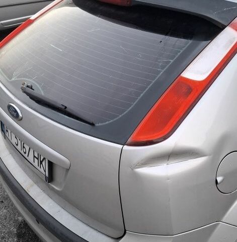 Серый Форд Фокус, объемом двигателя 1.6 л и пробегом 361 тыс. км за 3700 $, фото 6 на Automoto.ua