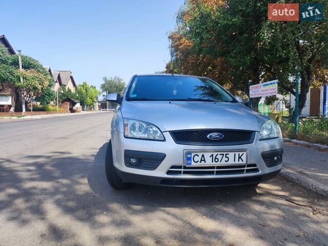 Серый Форд Фокус, объемом двигателя 1.6 л и пробегом 200 тыс. км за 5700 $, фото 1 на Automoto.ua