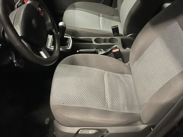 Серый Форд Фокус, объемом двигателя 1.8 л и пробегом 300 тыс. км за 1850 $, фото 7 на Automoto.ua