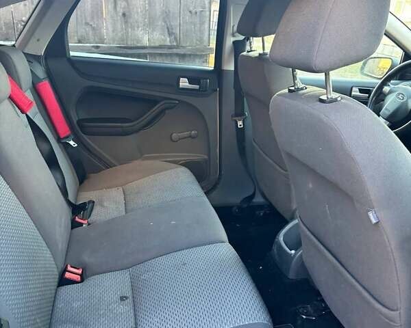 Сірий Форд Фокус, об'ємом двигуна 1.6 л та пробігом 360 тис. км за 3900 $, фото 4 на Automoto.ua