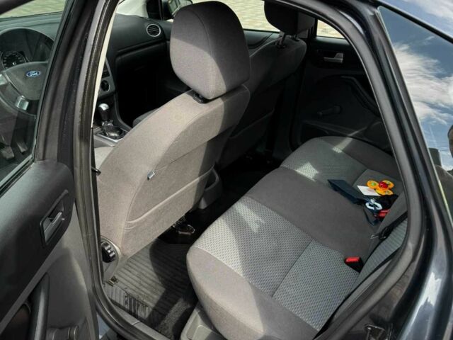 Серый Форд Фокус, объемом двигателя 1.6 л и пробегом 185 тыс. км за 4296 $, фото 2 на Automoto.ua