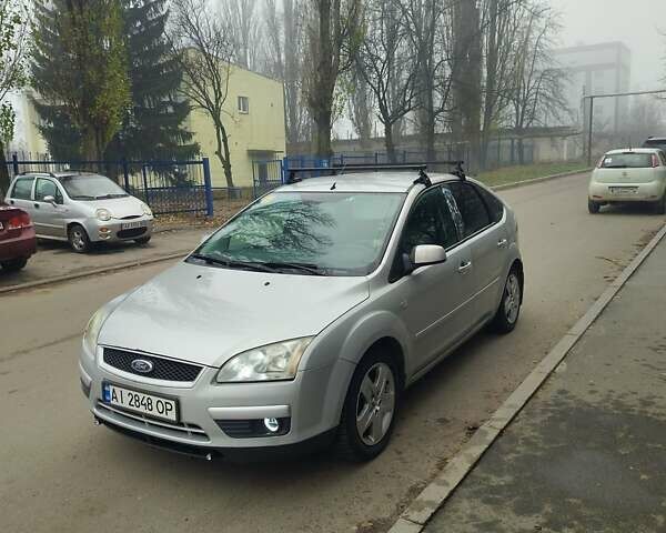 Серый Форд Фокус, объемом двигателя 1.6 л и пробегом 272 тыс. км за 5100 $, фото 1 на Automoto.ua