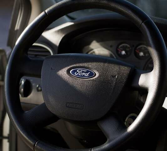 Сірий Форд Фокус, об'ємом двигуна 1.6 л та пробігом 272 тис. км за 4250 $, фото 9 на Automoto.ua