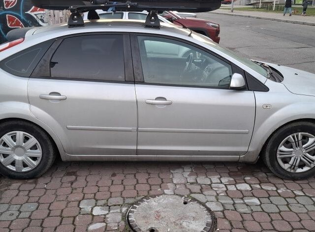 Серый Форд Фокус, объемом двигателя 1.6 л и пробегом 361 тыс. км за 3700 $, фото 4 на Automoto.ua